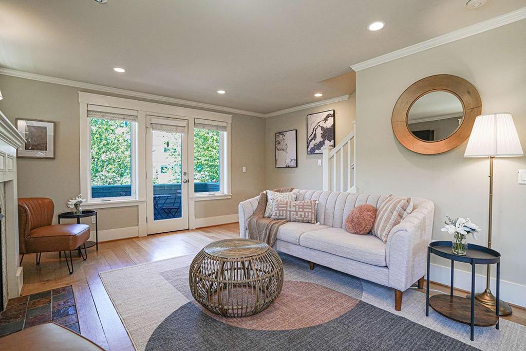 Exquisite Central Townhome With Spacious Loft And Gourmet Kitchen Seattle Kültér fotó