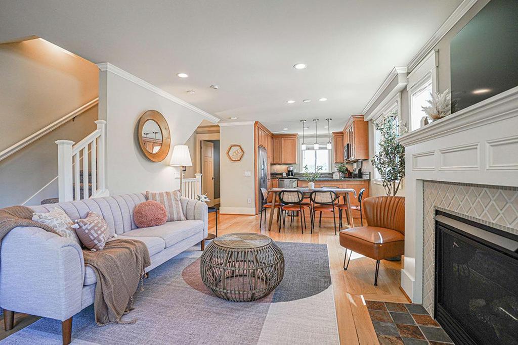 Exquisite Central Townhome With Spacious Loft And Gourmet Kitchen Seattle Kültér fotó